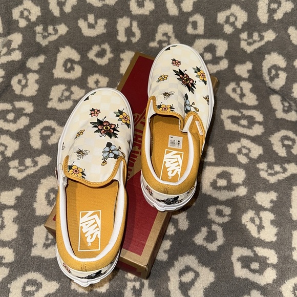 New 🆕 Vans Classic Slip-On (Cottage Check Floral Yellow White) Sneaker 😍 - Picture 7 of 17